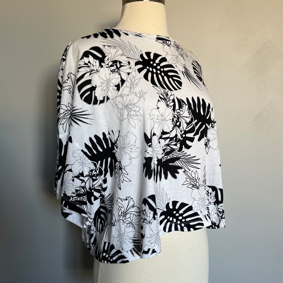 Puma Fashion Exotic Leaves Hawaii Floral White Cropped Boxy Relaxed Tee Top Larg - Picture 4 of 10